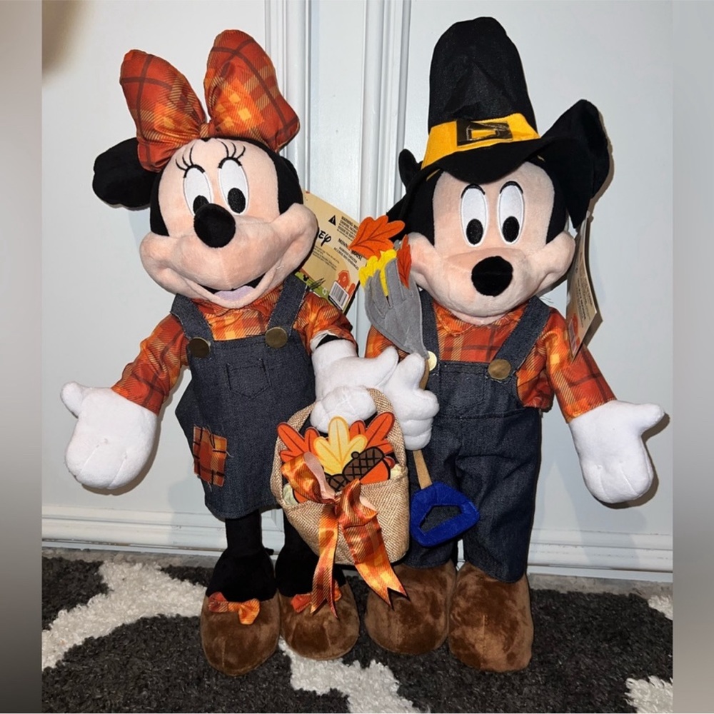 NWT!!! NEW SET!! Mickey and Minnie Mouse Harvest Greeters SET
